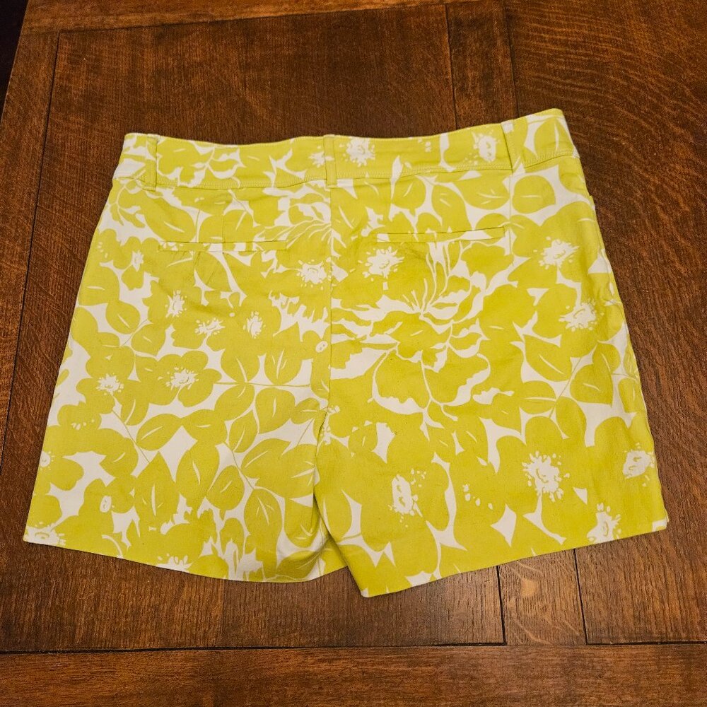 The Limited Cotton Blend Flat Front Lime & White Floral Print Shorts Size 12 - Picture 2 of 7